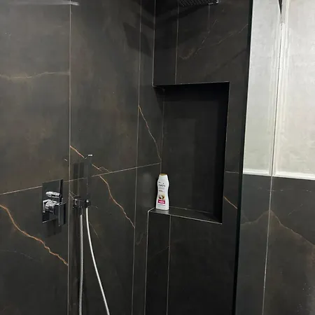 아파트 Prayla Luxury At Condor Center 티라나